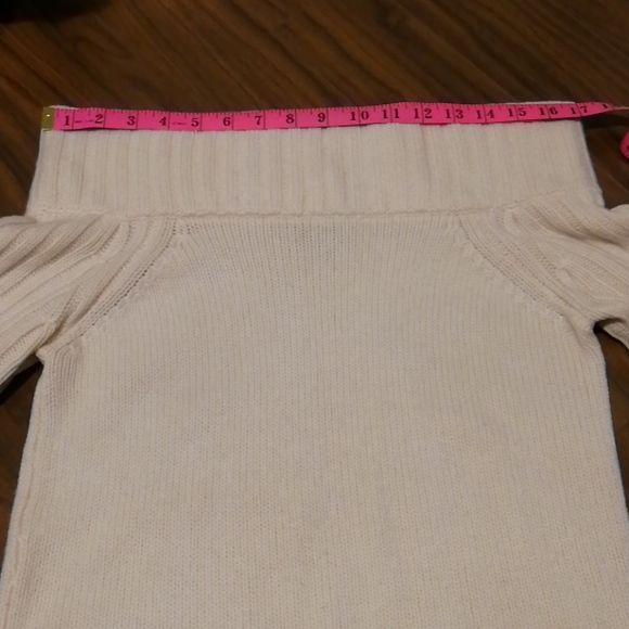 Gorgeous EUC Holt Renfrew 100% cashmere sweater - Picture 7 of 8